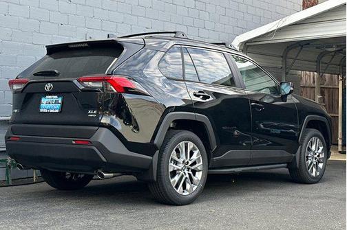 2025 Toyota RAV4 XLE Premium