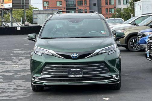 2025 Toyota Sienna Platinum 7 Passenger
