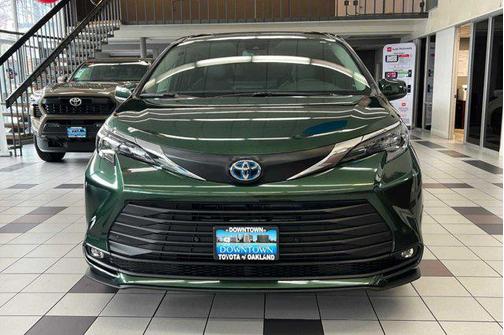 2025 Toyota Sienna XLE 8 Passenger