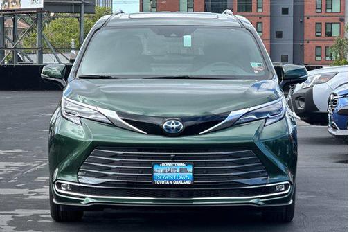 2025 Toyota Sienna Platinum 7 Passenger