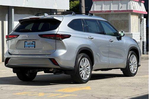 2024 Toyota Highlander Platinum