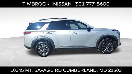 2022 Nissan Pathfinder SV