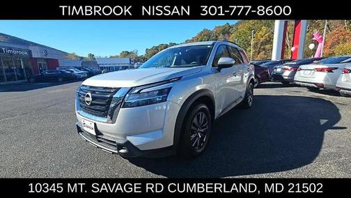 2022 Nissan Pathfinder SV