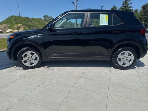 2020 Hyundai VENUE SE