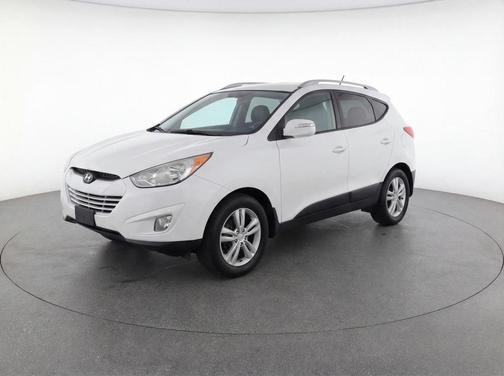 Cotton White 2013 Hyundai TUCSON GLS