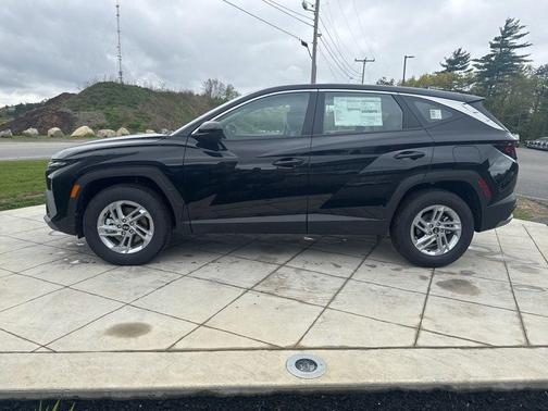 Phantom Black 2026 Hyundai TUCSON SE