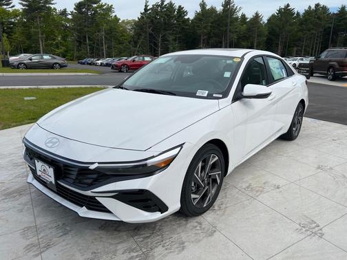 2025 Hyundai ELANTRA Limited