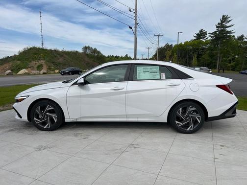 2025 Hyundai ELANTRA Limited