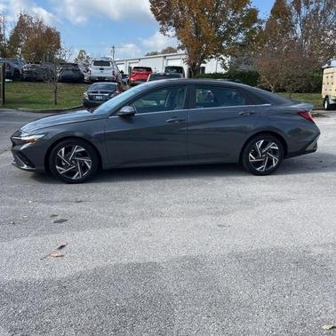 2025 Hyundai ELANTRA Limited