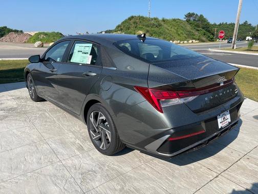 2025 Hyundai ELANTRA Limited