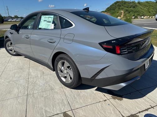 2025 Hyundai SONATA SE