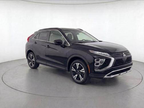 Labrador Black Pearl 2024 Mitsubishi Eclipse Cross SE