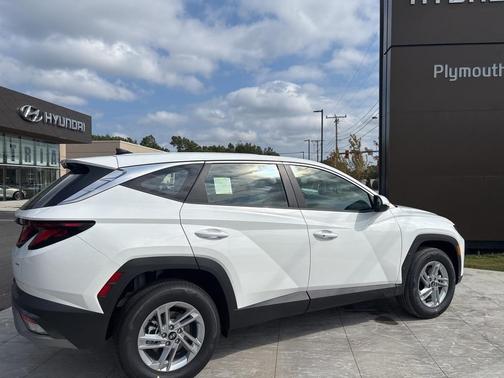 2026 Hyundai TUCSON SE