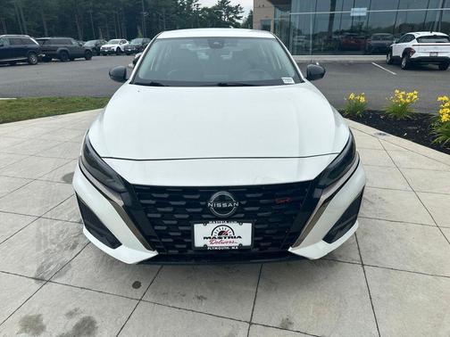 Glacier White 2024 Nissan Altima 2.5 SR