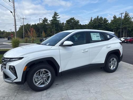 2026 Hyundai TUCSON SE