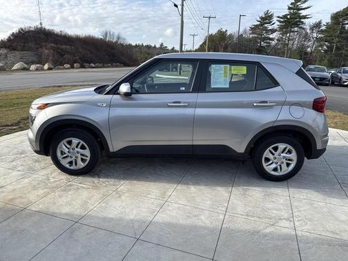 2024 Hyundai VENUE SE