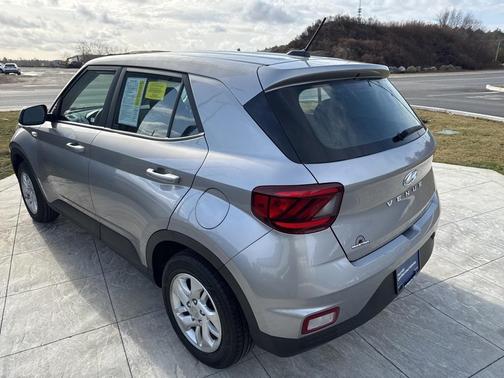 2024 Hyundai VENUE SE