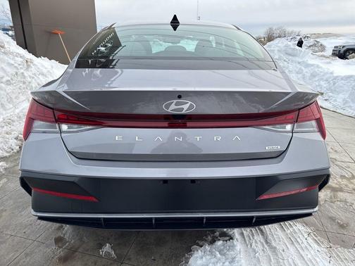 Metal 2026 Hyundai ELANTRA HEV Limited