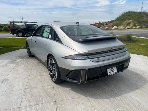2024 Hyundai IONIQ 6 SEL
