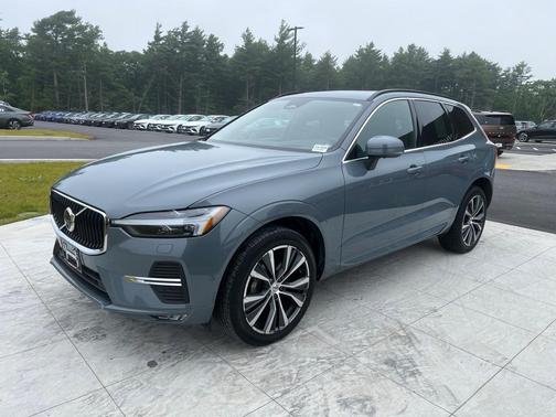 2022 Volvo XC60 B5 Momentum