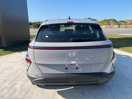 2025 Hyundai KONA SE