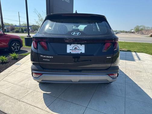 Phantom Black 2026 Hyundai TUCSON SE