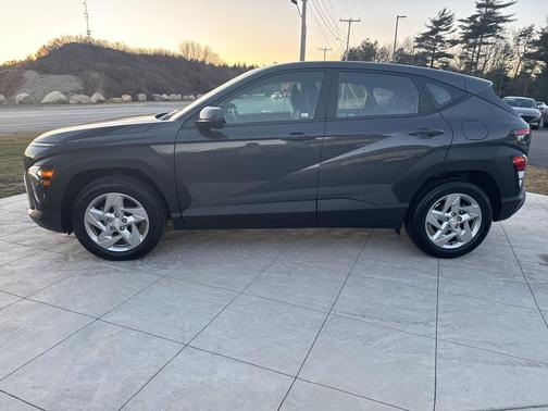 2024 Hyundai KONA SE
