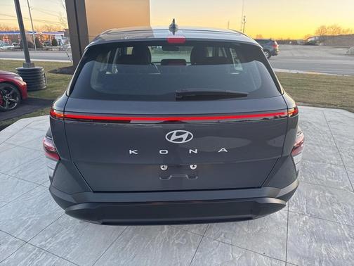 2024 Hyundai KONA SE