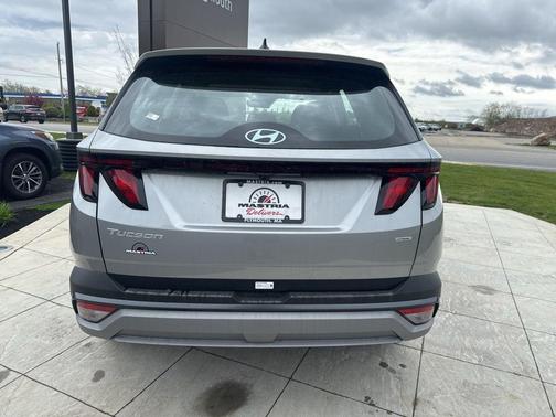 Shimmering Silver 2026 Hyundai TUCSON SE