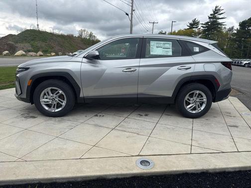 Shimmering Silver 2026 Hyundai TUCSON SE