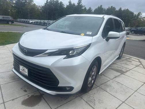 Pearl 2025 Toyota Sienna XLE