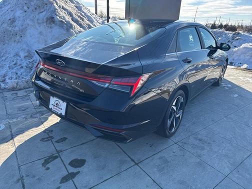 2022 Hyundai ELANTRA SEL