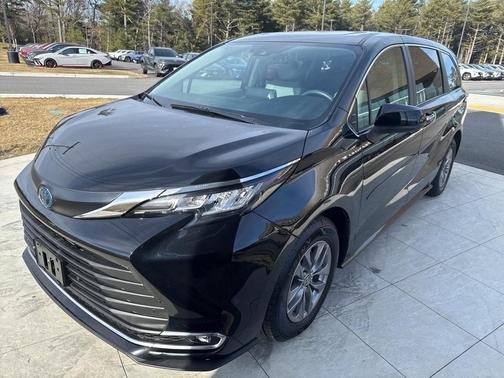2023 Toyota Sienna XLE