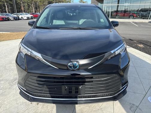 2023 Toyota Sienna XLE