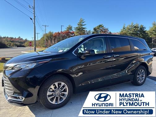 2023 Toyota Sienna XLE