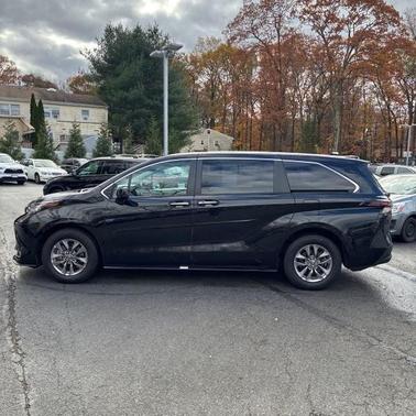 2023 Toyota Sienna XLE