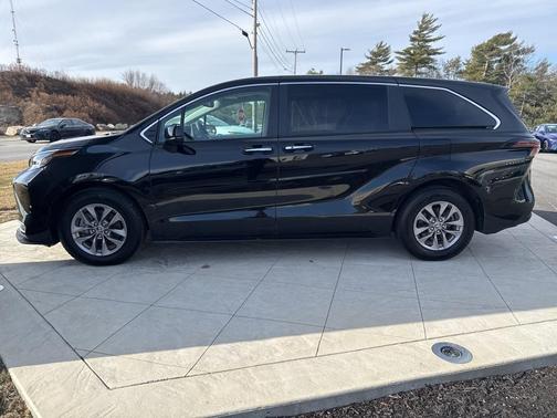 2023 Toyota Sienna XLE