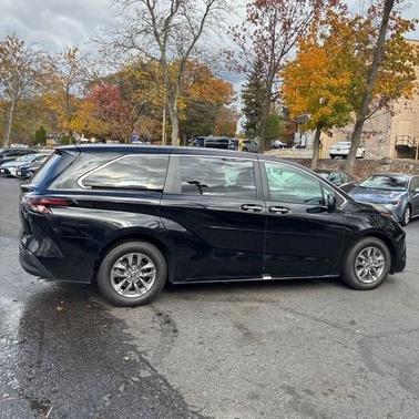 2023 Toyota Sienna XLE