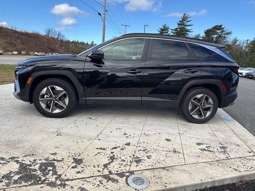 Black 2025 Hyundai TUCSON SEL
