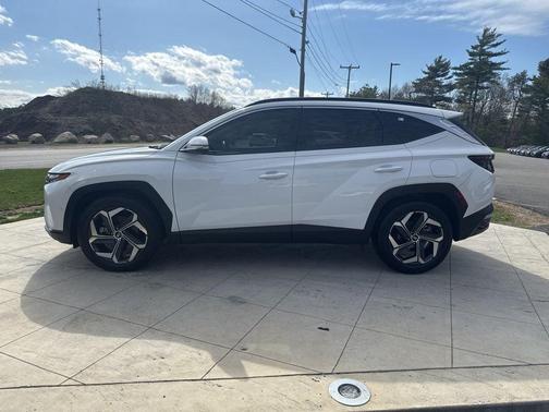 White 2023 Hyundai TUCSON Limited