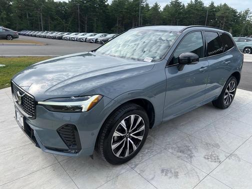 2023 Volvo XC60 B5 Plus Dark Theme