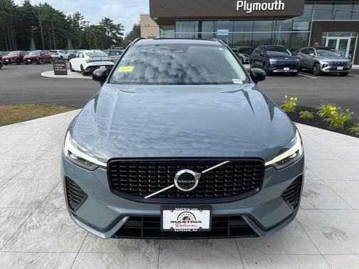 2023 Volvo XC60 B5 Plus Dark Theme