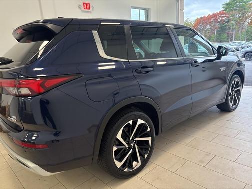 2023 Mitsubishi Outlander PHEV SE