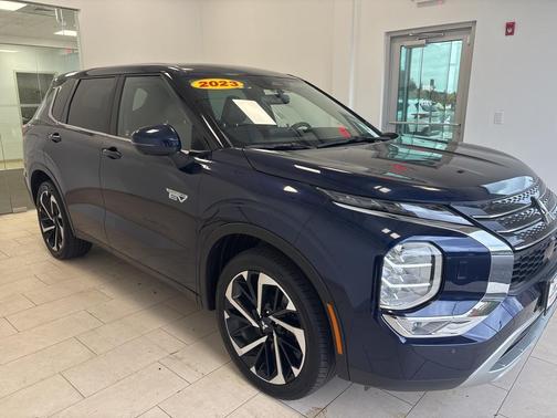 2023 Mitsubishi Outlander PHEV SE