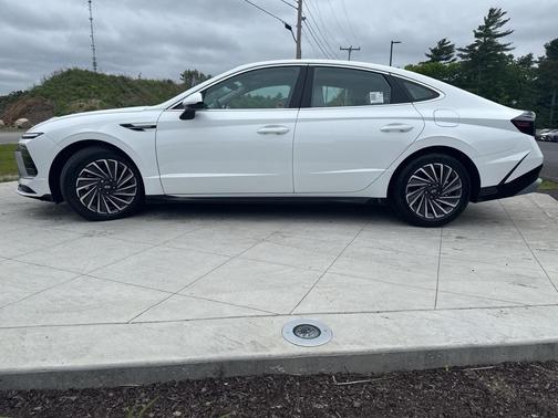 2024 Hyundai SONATA Hybrid SEL