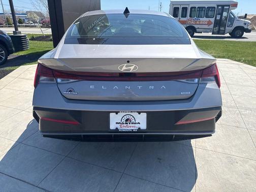 Metal 2026 Hyundai ELANTRA HEV Limited