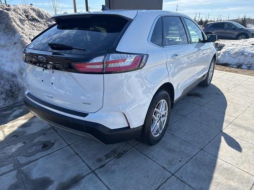White 2024 Ford Edge SEL