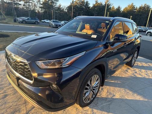 2021 Toyota Highlander Hybrid Platinum