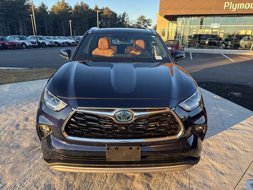 2021 Toyota Highlander Hybrid Platinum
