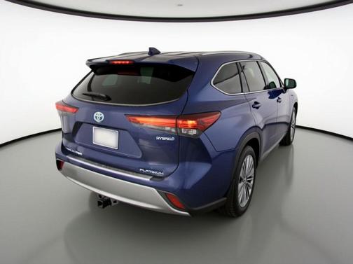 2021 Toyota Highlander Hybrid Platinum